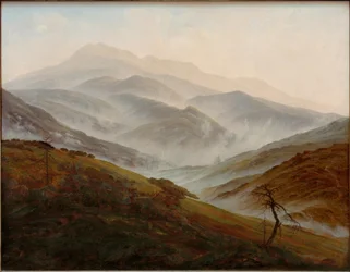 Riesengebirgslandschaft mit aufsteigendem Nebel